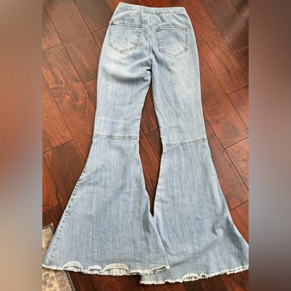 Forever 21 Mid-Rise Super Flare Jeans Size 24 - Picture 3 of 10